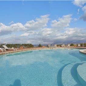 2 bedroom seaside apartments with shared pool, sleeps 4-5